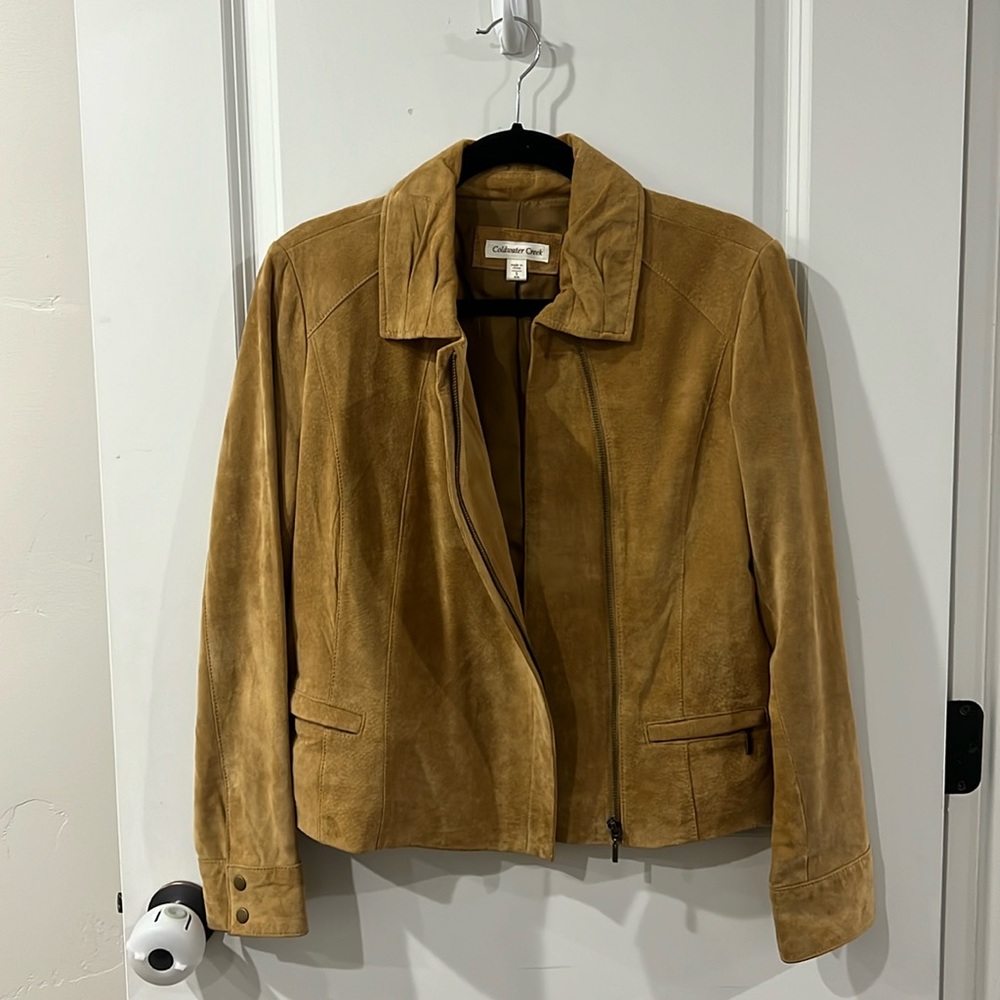 I inherited a thousand clothing items, need to sell.